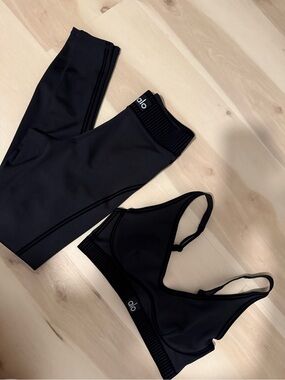 Alo Women's Black Seamless Sports Bra and Legging Seth